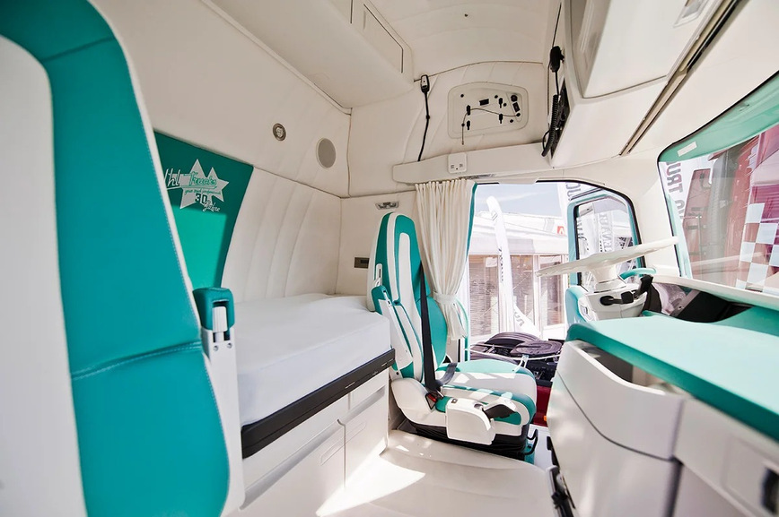 Шикарный тюнинг Volvo FH540 к 30-летнему юбилею компании 