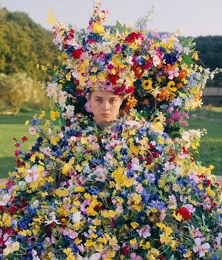 Ариана Гранде отметила день рождения в стиле хоррора "Солнцестояние" Звезды,Новости о звездах