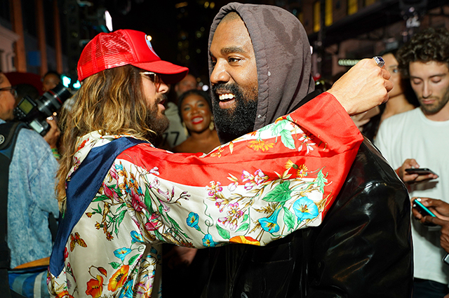 Vogue отпраздновал 130 лет масштабным праздником. Были все: Ирина Шейк, Канье Уэст, Джиджи Хадид, Михаил Барышников, Бруклин Бекхэм и Никола Пельтц Новости моды