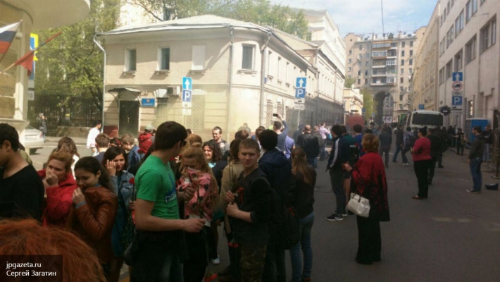 Неизвестные устроили провокацию в Москве на акции памяти жертв 2 мая