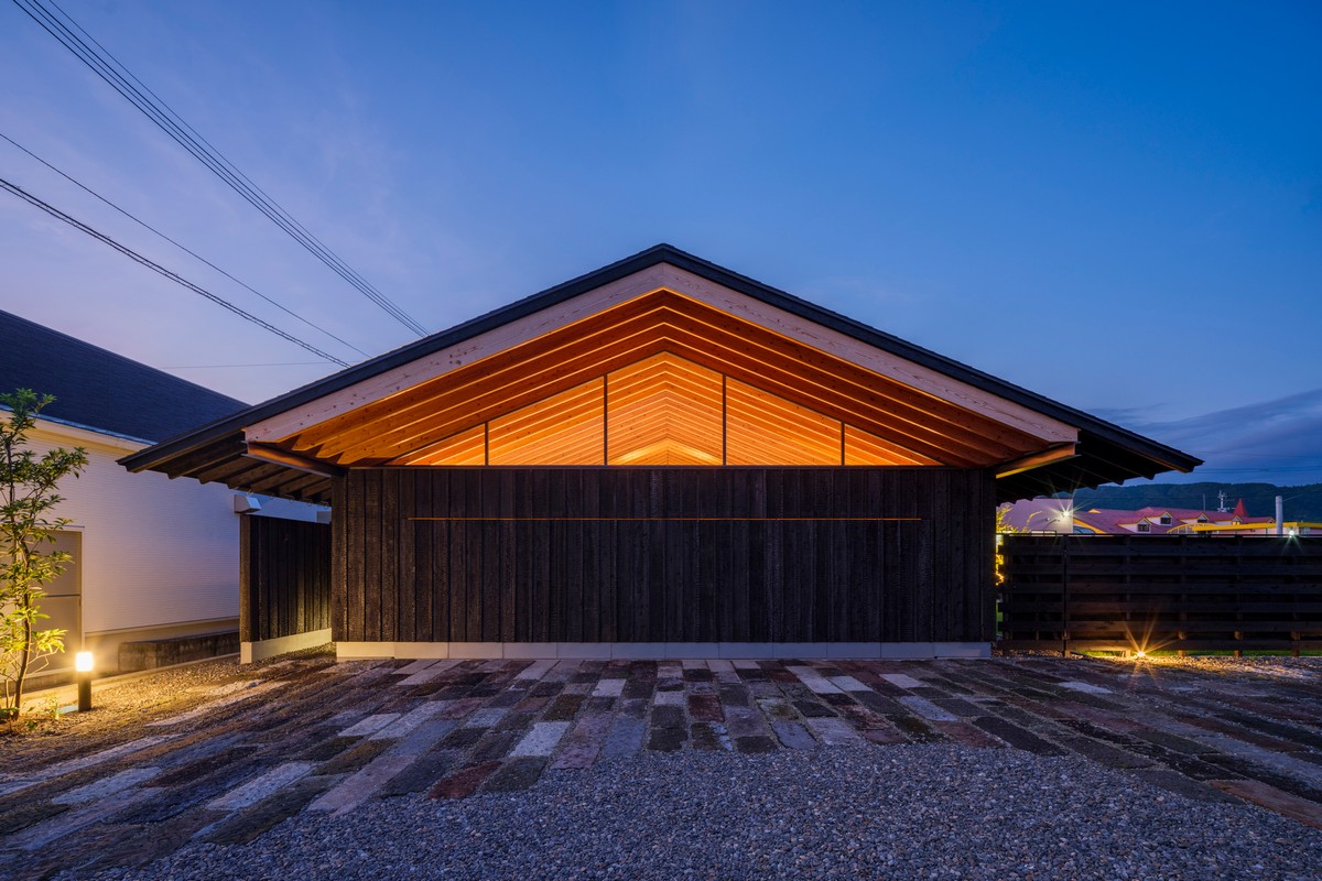 Обугленный дом выходного дня в Японии