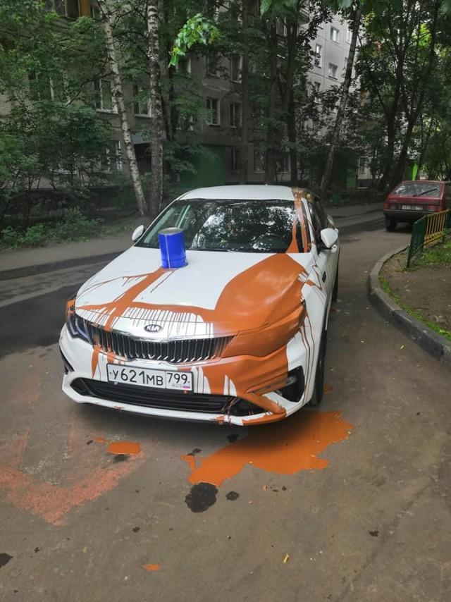 В Москве неправильно припаркованную Kia облили краской авто и мото,автоновости,парковка,Россия