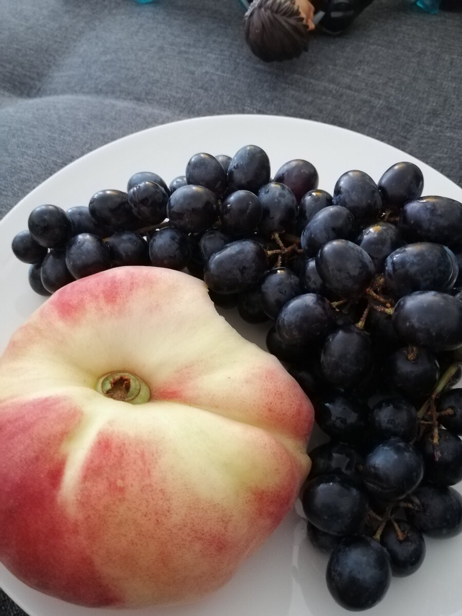 Персик и виноград тоже подойдут! Фото автора. 