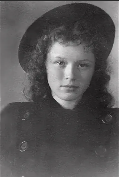 Одна из самых талантливых советских актрис Валентина Хмара ушла в 51 год, одинокая и всеми забытая Одна из самых талантливых советских актрис Валентина Хмара ушла в 51 год, одинокая и всеми забытая