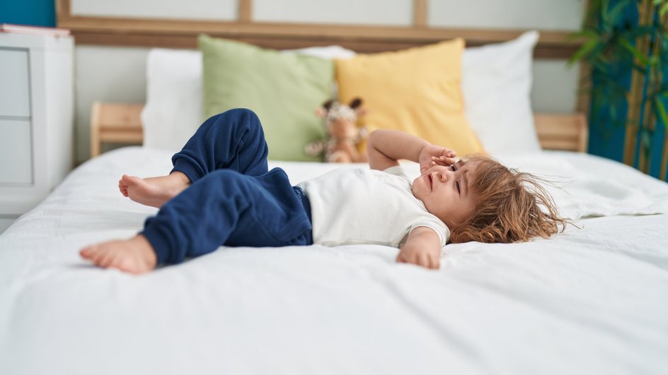 Ребенок капризничает от усталости Ребенок капризничает от усталости