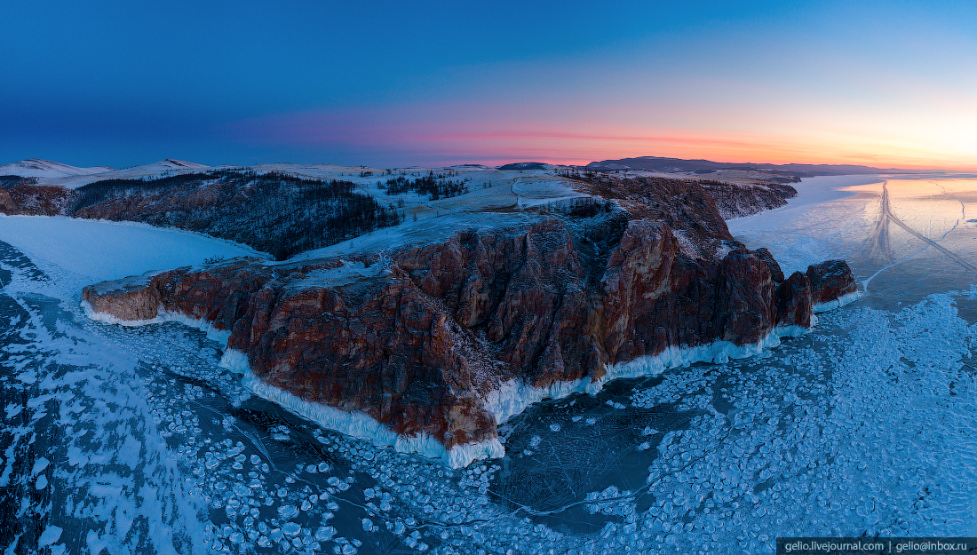 Зимний Байкал - километры прозрачного льда