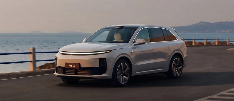 Li Auto отказывается от прибыли ради инвалидов. Инженеры компании готовятся превратить мощный гибрид Li Auto L6 в машину для инвалидов