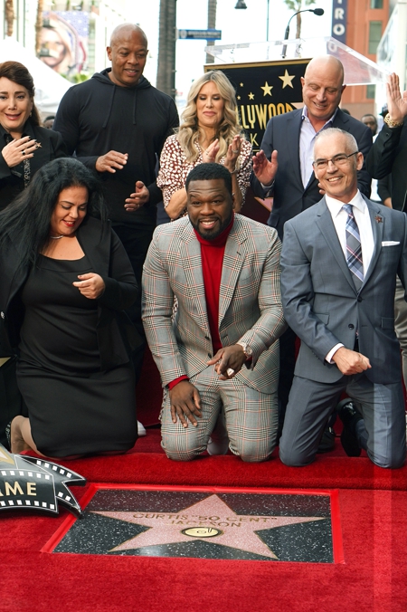 Первый выход за два года: Эминем поддержал рэпера 50 Cent на вручении именной звезды на Аллее славы в Голливуде Первый выход за два года: Эминем поддержал рэпера 50 Cent на вручении именной звезды на Аллее славы в Голливуде Звезды,Красная дорожка