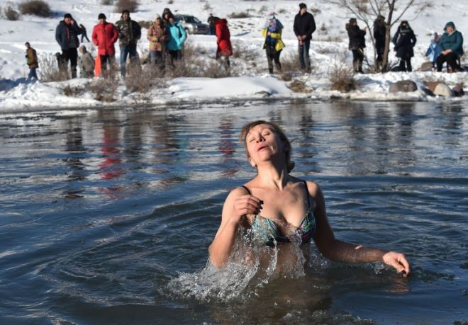 30+ душевных фотографий с крещенских купаний, на которых многие смогут узнать себя холодно, ледяной, купания, хочется, Крещение, просто, будет, Когда, Девушка, равно, ктото, мужчина, быстро, которые, кричать, купаться, настолько, этого, кальян, проруби