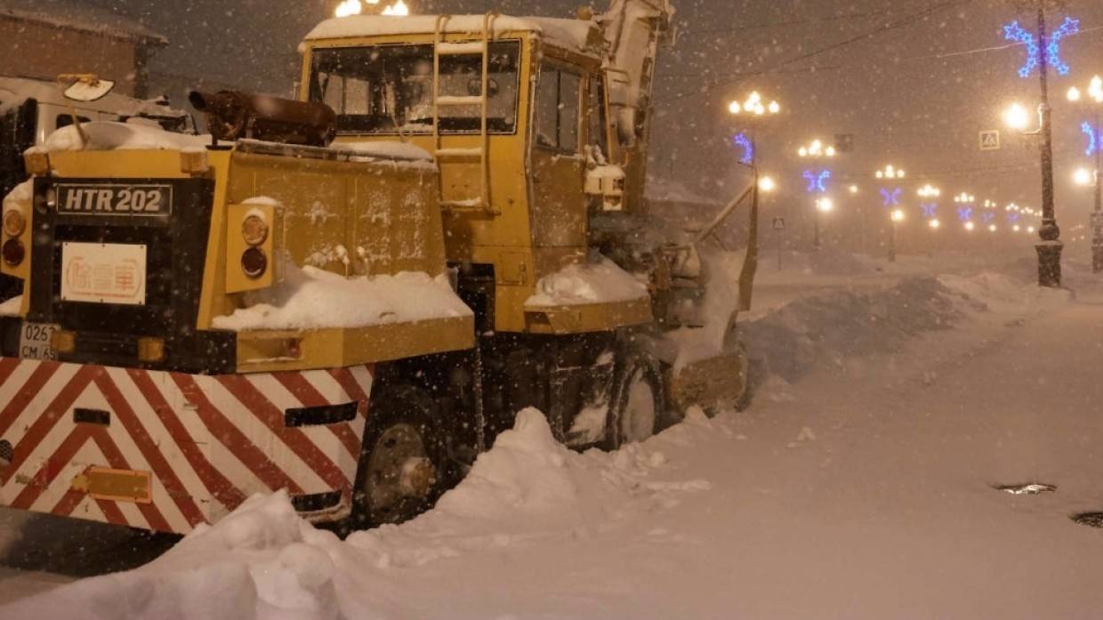 шадринск. из-за погодных условий. метель в городе. снежная буря чс. чс в южно сахалинске.
