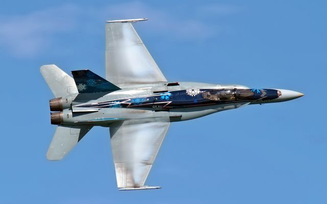 F-18-Hornet-Fighter-Jet-Photo-2ac06ec