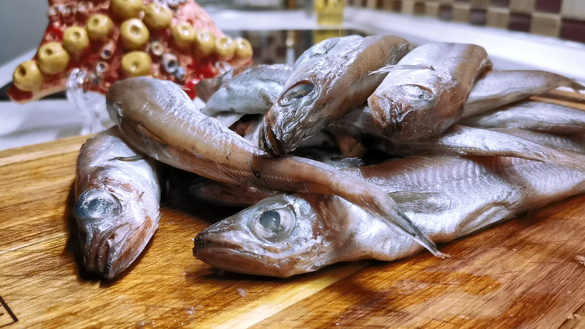 Из самой недорогой замороженной рыбы путассу готовим изумительное рыбное блюдо в томате. Рецепт под картошку, особенно вкусный