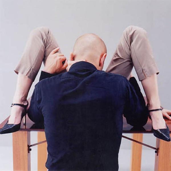 Одетая порнография – фотографический оксюморон Эдуара Леве Одетая порнография – фотографический оксюморон Эдуара Леве