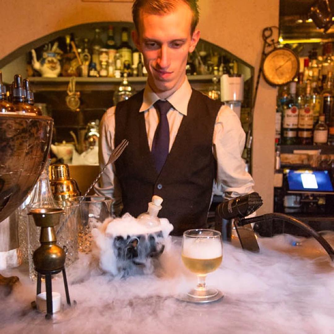  17 лучших секретных баров Лондона