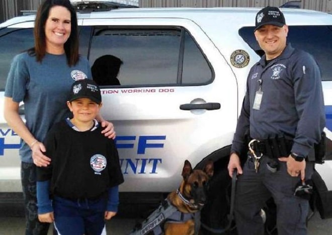 Люди и собака