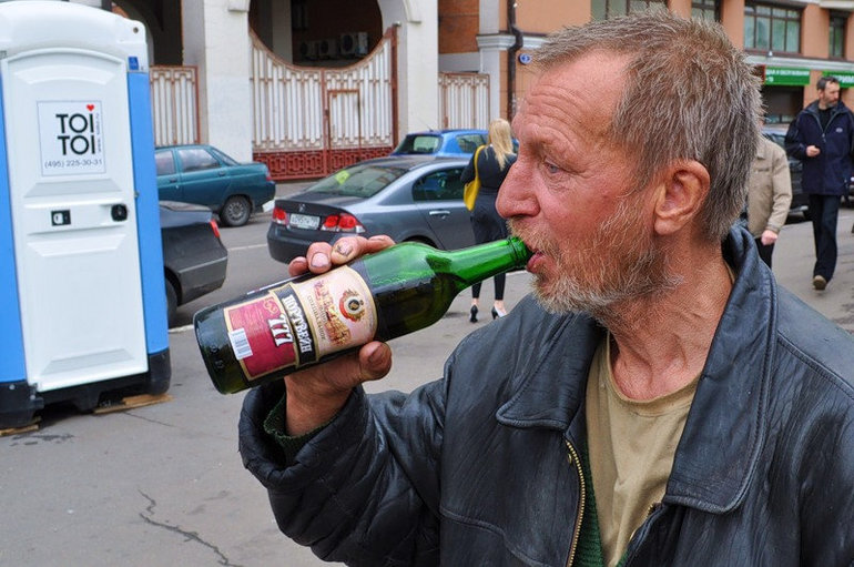 Вся правда и ложь о том, почему алкоголики и бомжи никогда не болеют алкоголики,болезни,бомжи,здоровье,образ жизни