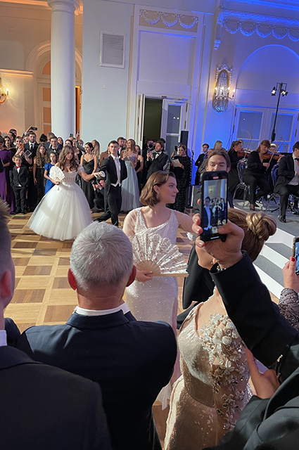 Юбилейный Бал дебютанток Tatler прошел в формате COVID-free, но без масок — и это никого не напугало Новости