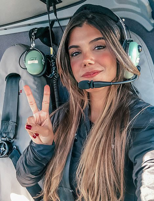 Как красавица из Бразилии стала пилотом вертолета и звездой Инстаграма девушки,Инстаграмм,Интернет,люди