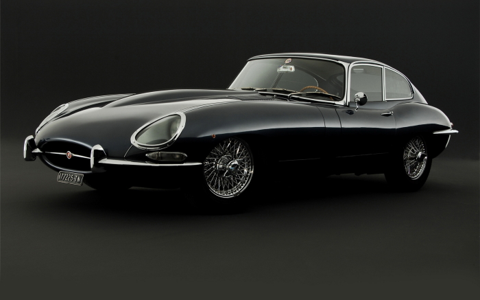 Jaguar E-type – это такой себе памятник автомобильному дизайну.