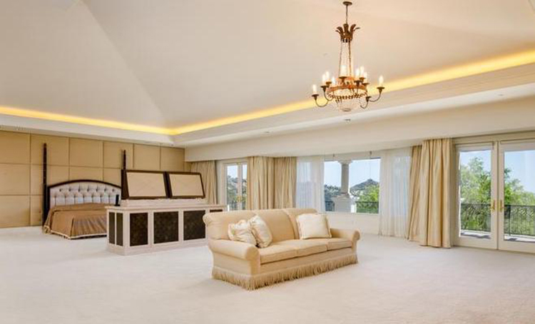 В гостях у принца Саудовской Аравии: экскурсия по его дому в Лос-Анджелесе с 39 ванными комнатами Стиль жизни,Дома звезд