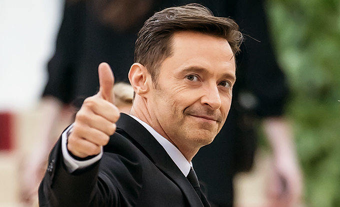 Хотел как лучше: безобидный ролик с моющим руки Хью Джекманом вызвал бурю негодования в Сети