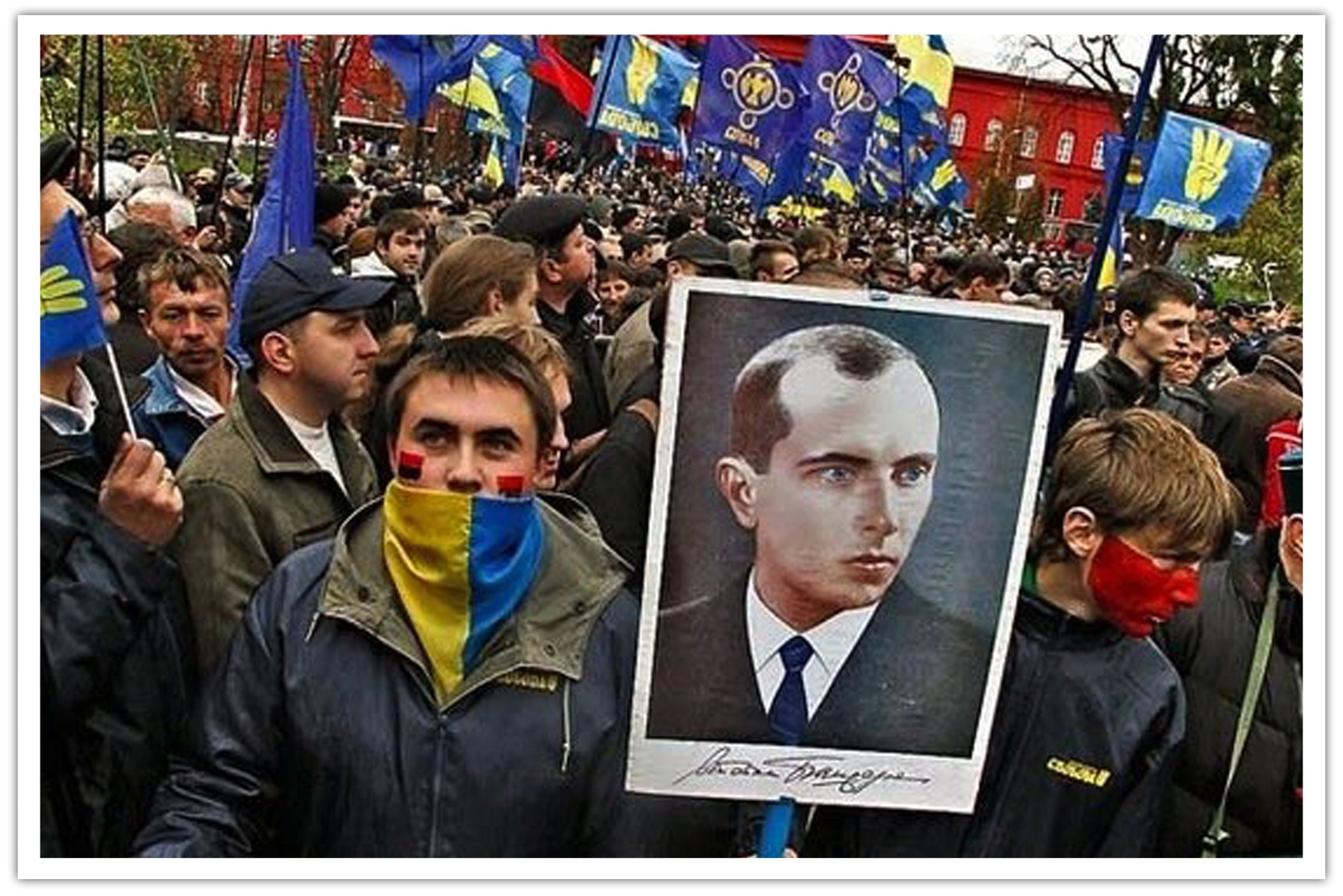 Украинские националисты. Современный бандеровец. Современный бандеровец. Современный бандеровец. Современные бандеровцы.