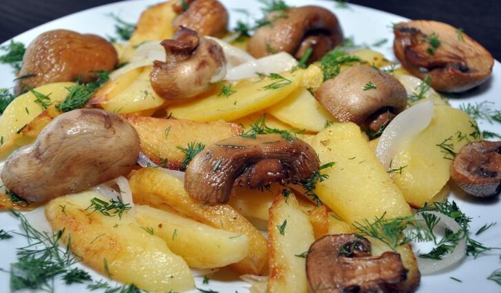 Картофель, жареный с луком: 5 несложных рецептов овощные блюда,рецепты
