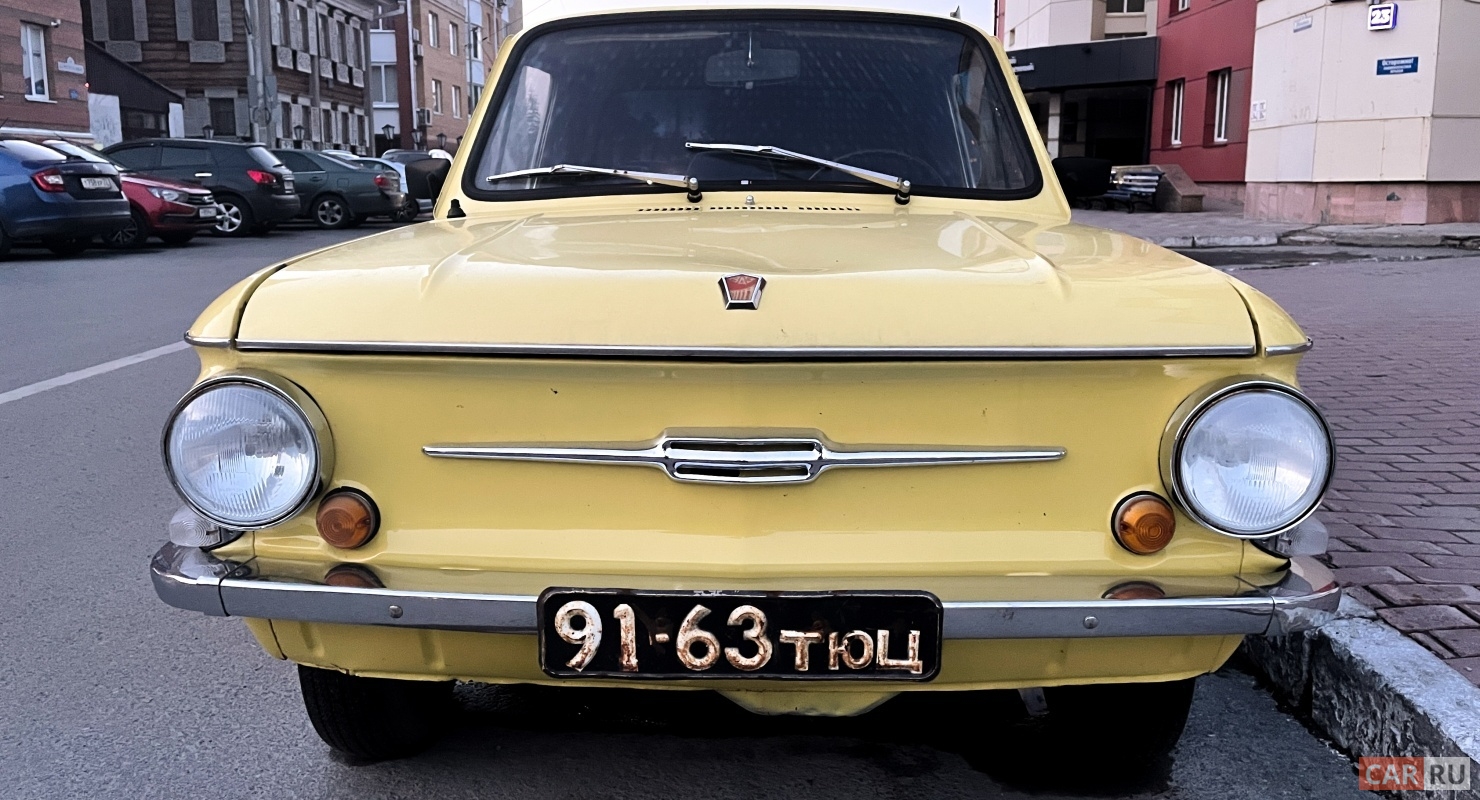 Около сотни редких авто показали на главной площади Владивостока Автомобили
