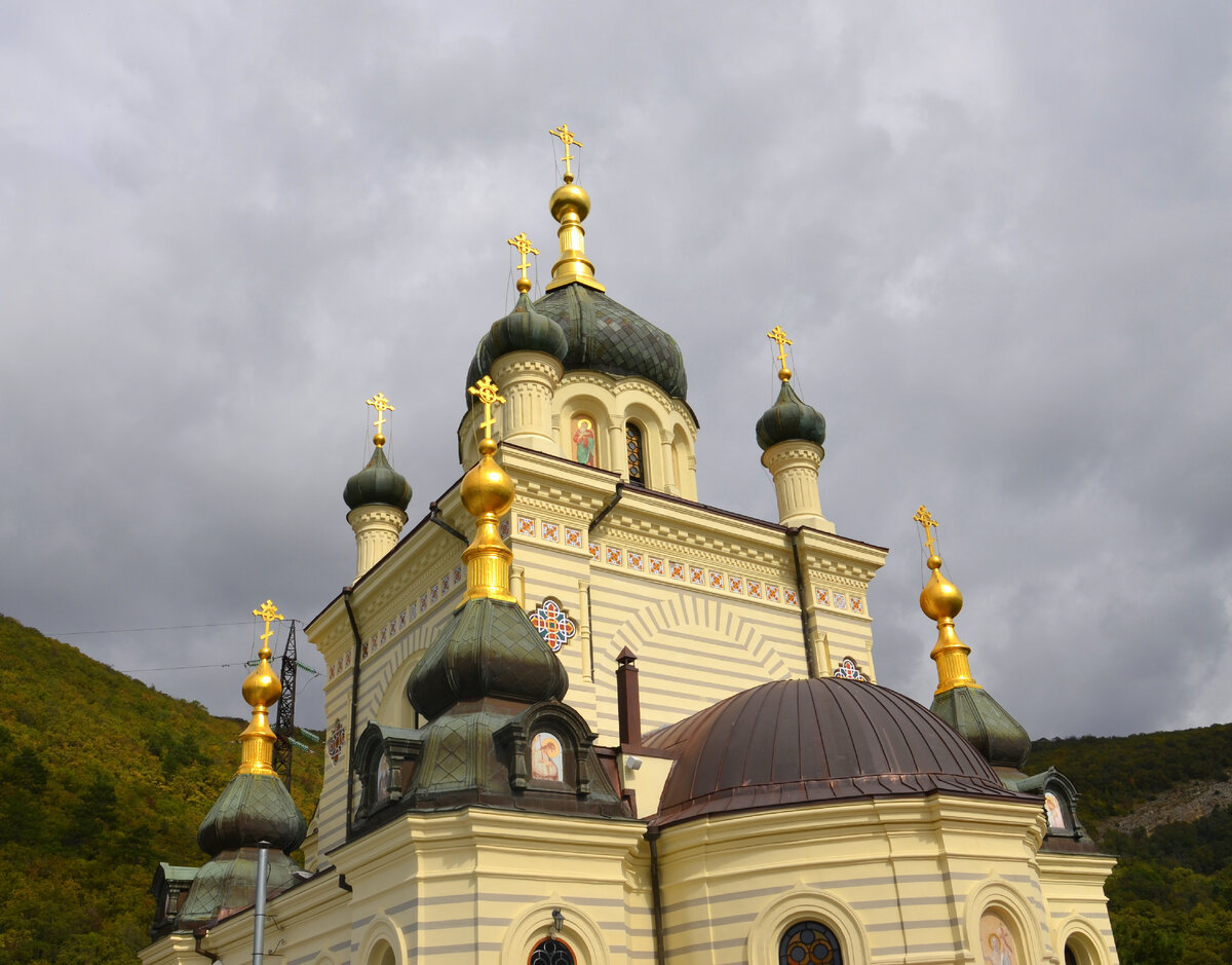 Форосская церковь. Её сторона, обращённая к морю. Фото автора.