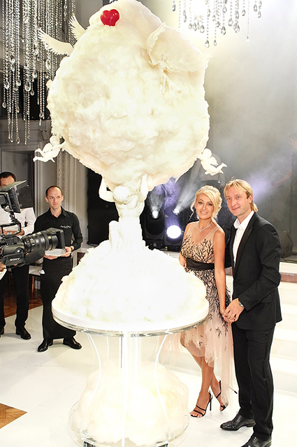 Торт-люстра, торт-облако и другие самые впечатляющие свадебные торты знаменитостей Торт-люстра, торт-облако и другие самые впечатляющие свадебные торты знаменитостей хроника, звезды, торты
