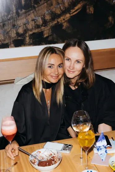 Евгения Медведева с женихом, Стеша Маликова, Елена Летучая и Артемий Лебедев на открытии ресторана Motto Azabu Иванов, Артемий, Мария, Алёна, Михаил, Барышников, Берман, Стеша, Медведева, КушнерКлим, Долидзе, ШипенкоЯн, Яновский, КаминМаксим, ЛиеваПавел, Маргарита, ресторатор, Дмитрий, ЗемскаяМарина, ВикулиныЕкатерина