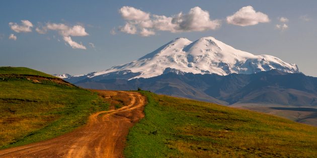 15 завораживающих мест России, которые обязательно нужно увидеть вживую можно, область, Эльтон, видов, горный, Эльбрус, когда, Лучшее, Свияжск, ЮНЕСКО, наследия, Всемирного, курган, природой, время, Мамаев, Куршская, берегу, место, является