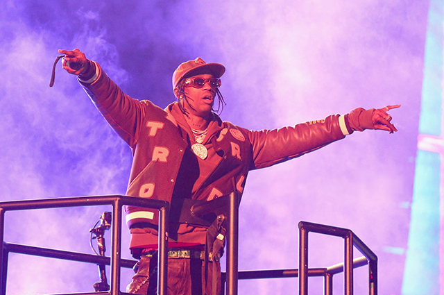 Кайли Дженнер с дочерью Сторми поддержала своего бывшего возлюбленного Трэвиса Скотта на концерте в Хьюстоне Кайли Дженнер с дочерью Сторми поддержала своего бывшего возлюбленного Трэвиса Скотта на концерте в Хьюстоне Звездные пары