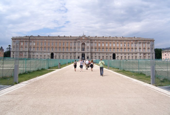 Дворец для династии Бурбонов в Италии. /Фото: mapcarta.com