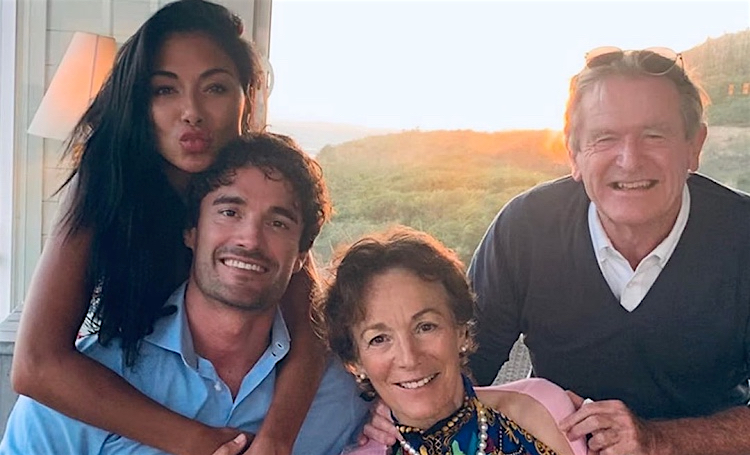 Знакомство с родителями: Николь Шерзингер и ее бойфренд Том Эванс улетели в Португалию для встречи с его семьей