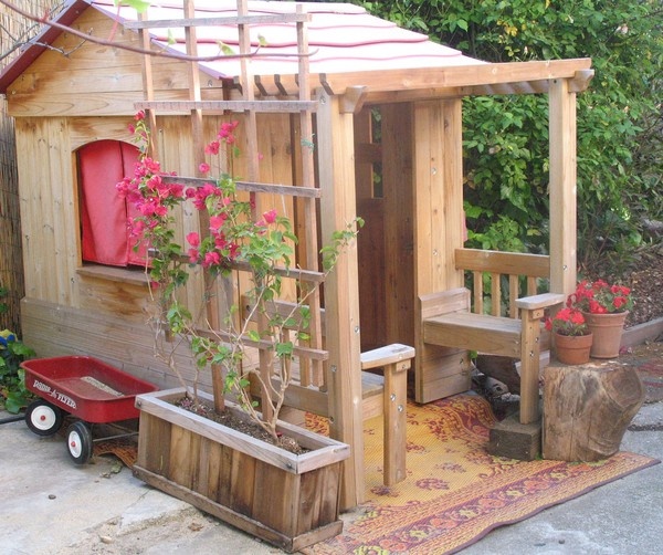 awesome-outdoor-kids-playhouses-to-build-this-summer-7