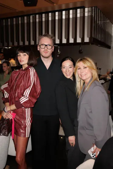 Евгения Медведева с женихом, Стеша Маликова, Елена Летучая и Артемий Лебедев на открытии ресторана Motto Azabu Иванов, Артемий, Мария, Алёна, Михаил, Барышников, Берман, Стеша, Медведева, КушнерКлим, Долидзе, ШипенкоЯн, Яновский, КаминМаксим, ЛиеваПавел, Маргарита, ресторатор, Дмитрий, ЗемскаяМарина, ВикулиныЕкатерина