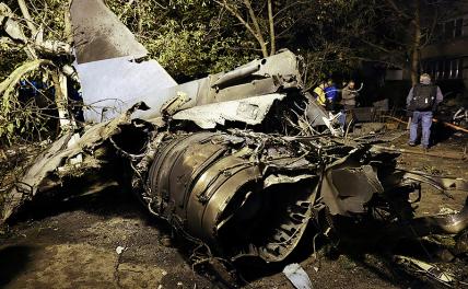 На фото: авиакатастрофа самолета Су-34 в Ейске