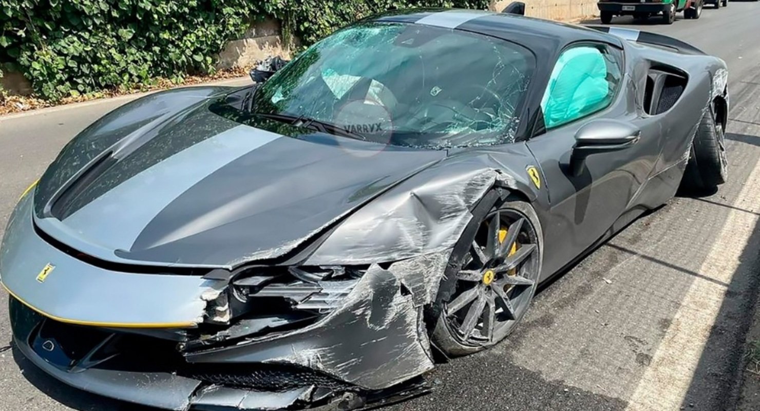 Ferrari SF90 Stradale в модификации Assetto Fiorano разбился в Италии Ferrari SF90 Stradale в модификации Assetto Fiorano разбился в Италии Автомобили