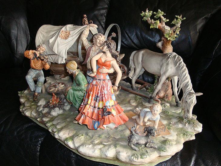 Тысяча и одна история в фарфоре Тысяча и одна история в фарфоре