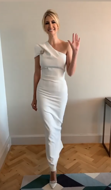 Иванка Трамп на торжественном ужине в резиденции американского посла в Лондоне Иванка Трамп на торжественном ужине в резиденции американского посла в Лондоне Звездный стиль