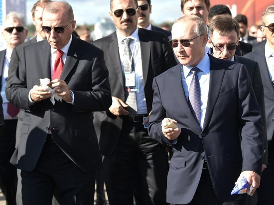 Эрдоган впал в ступор от предложенного Путиным мороженого: «Кусайте!»