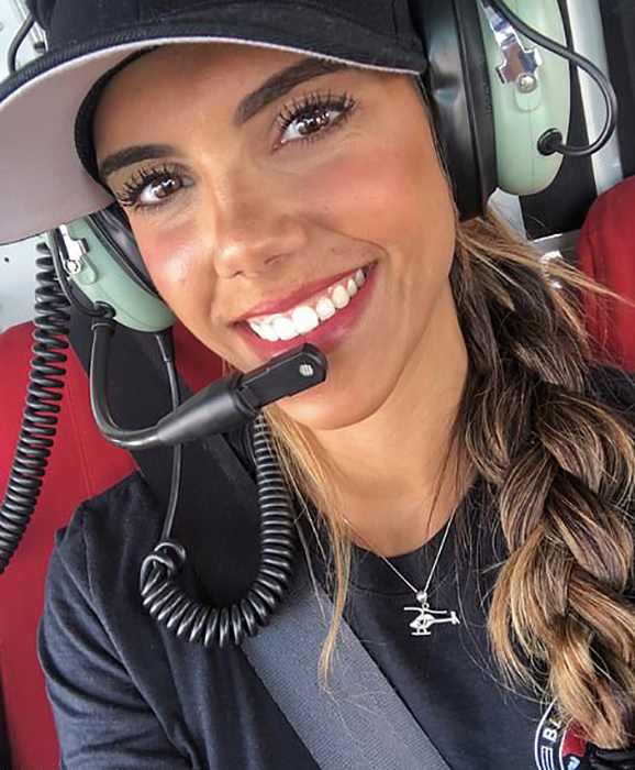 Как красавица из Бразилии стала пилотом вертолета и звездой Инстаграма девушки,Инстаграмм,Интернет,люди