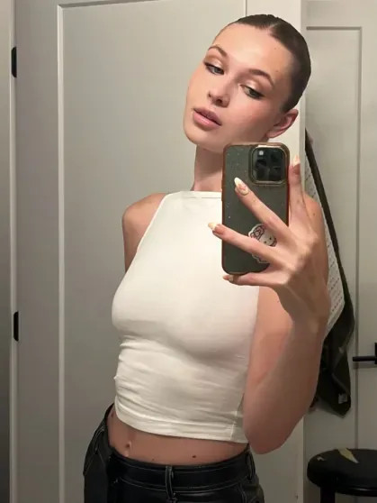 Вера Брежнева показала редкие фото со старшей дочерью по случаю её 25-летия Брежнева, дочерьюСоня, КиперманВера, дочерьюВера, Меладзе, замуж, Брежневой, вышла, удочерил, Михаила, вскоре, России, уехали, супруги, олигарха, Константина, фамилию, через, Киперманом, Кипермана