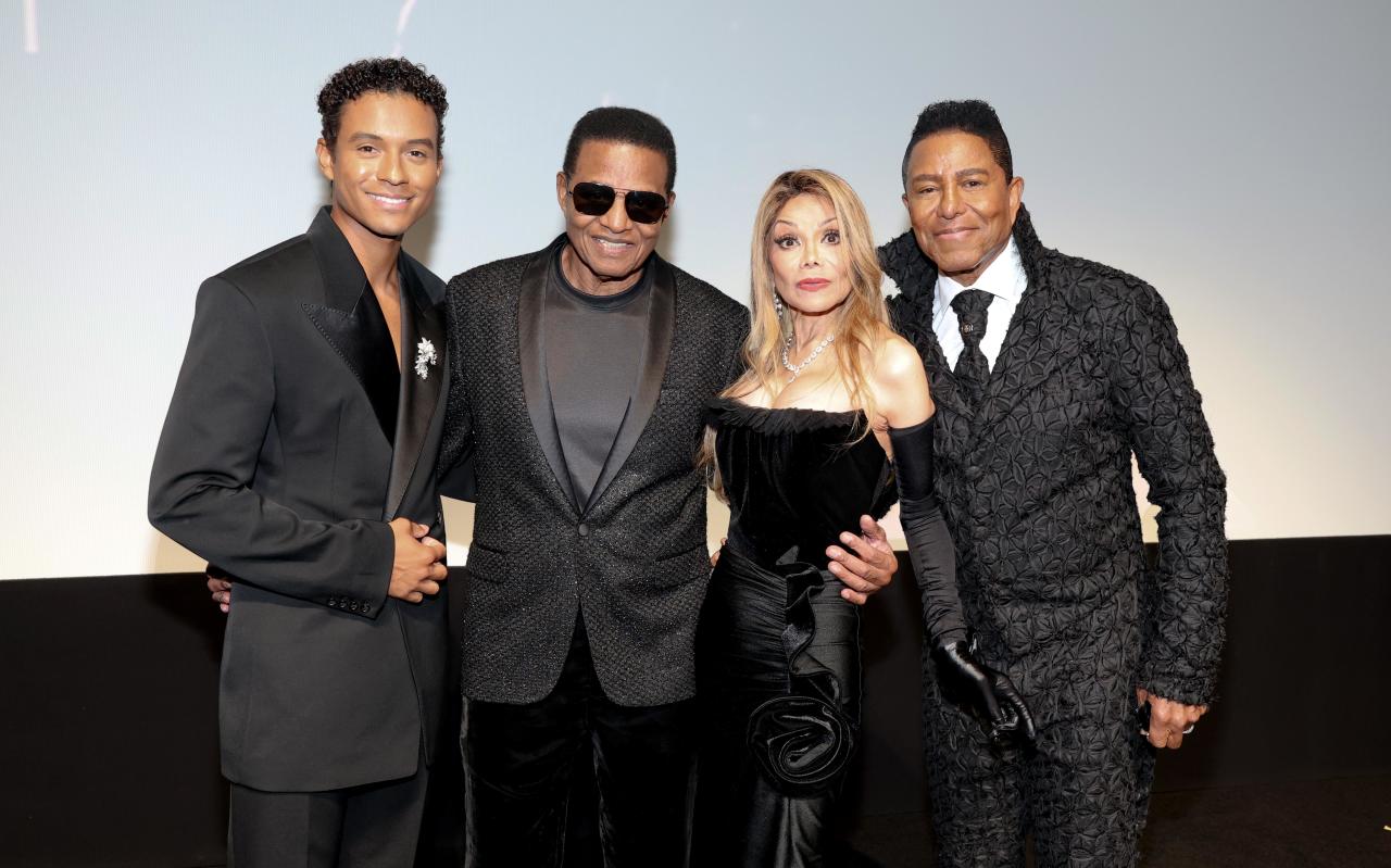 «Меня тошнит от страха, когда отец входит в комнату»: что не так с байопиком Майкла Джексона и каким на самом деле было детство звезды Джексон, Майкла, Джексона, Джермейн, Майкл, когда, Джозеф, певца, чтобы, потому, просто, совсем, детей, словам, самого, фильм, надеюсь, исполнителя, насилии, голос