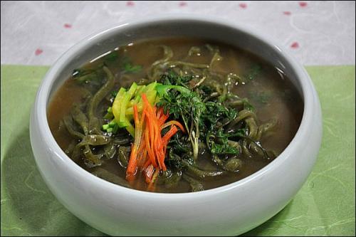 Куриный суп с лапшой - это блюдо, которое есть, наверное, в каждой культуре. 02