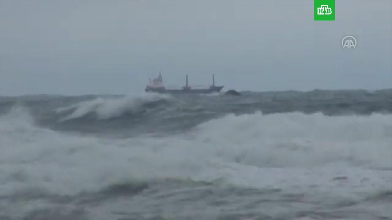 Затонул в черном море. Кораблекрушения в черном море. Затонувшие корабли в черном море. Сочи море затонувшее судно. Корабль утонул в черном море.