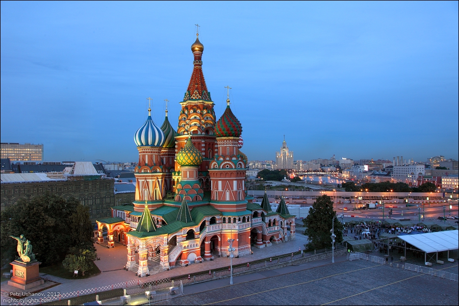 Москва действия. Москва Кремль храм Василия Блаженного. Москва Спасская башня и храм Василия Блаженного. Красная площадь Спасская башня и собор Василия Блаженного. Площадь Московского Кремля храм Василия Блаженного.