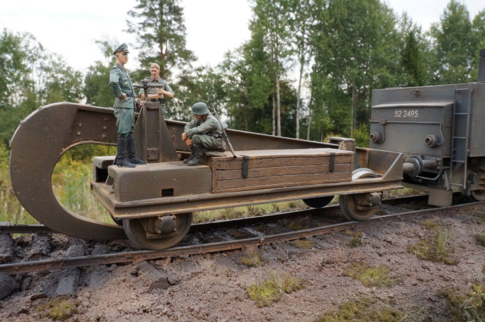 Вот зачем во Вторую мировую войну немцы крепили к поездам огромные крюки Вот зачем во Вторую мировую войну немцы крепили к поездам огромные крюки