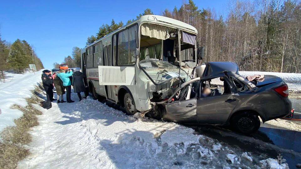 Два человека погибли, пятеро пострадали в ДТП с автобусом в Удмуртии